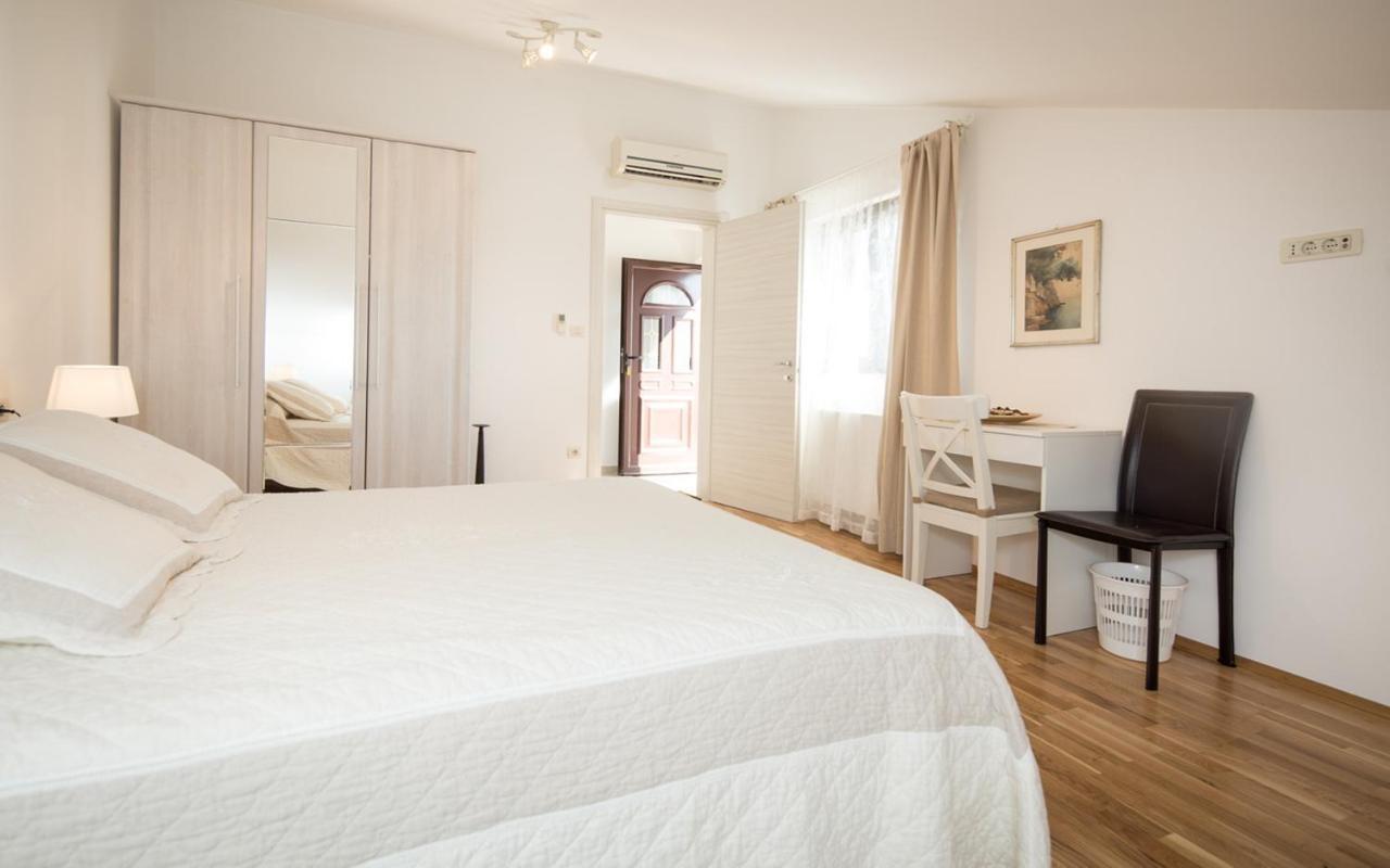 Apartments Maller Rovigno Esterno foto