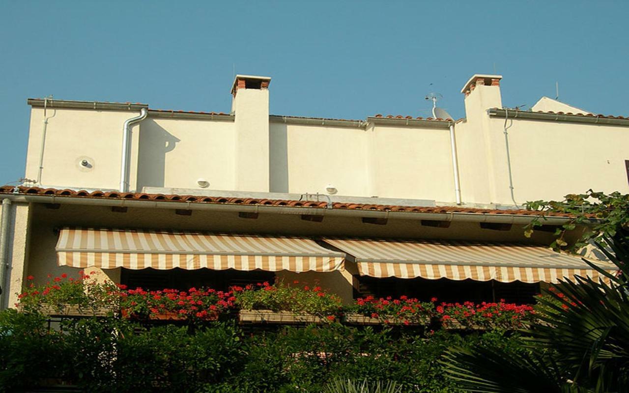 Apartments Maller Rovigno Esterno foto