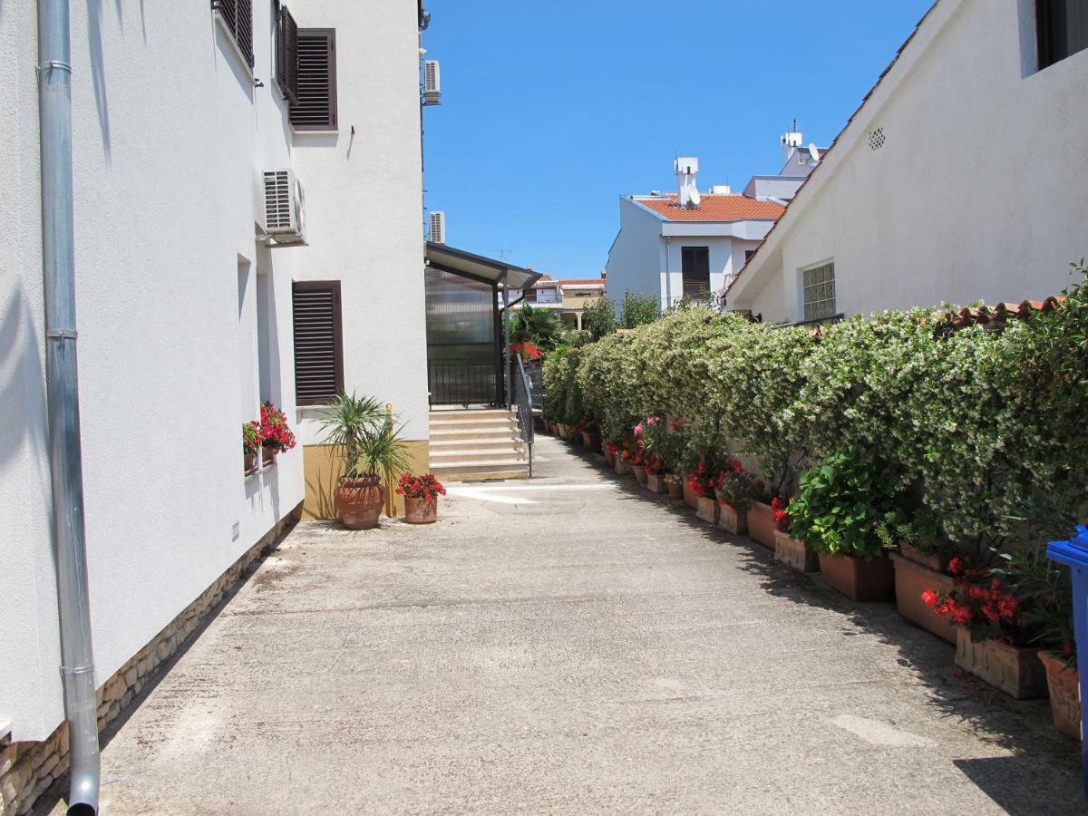 Apartments Maller Rovigno Esterno foto